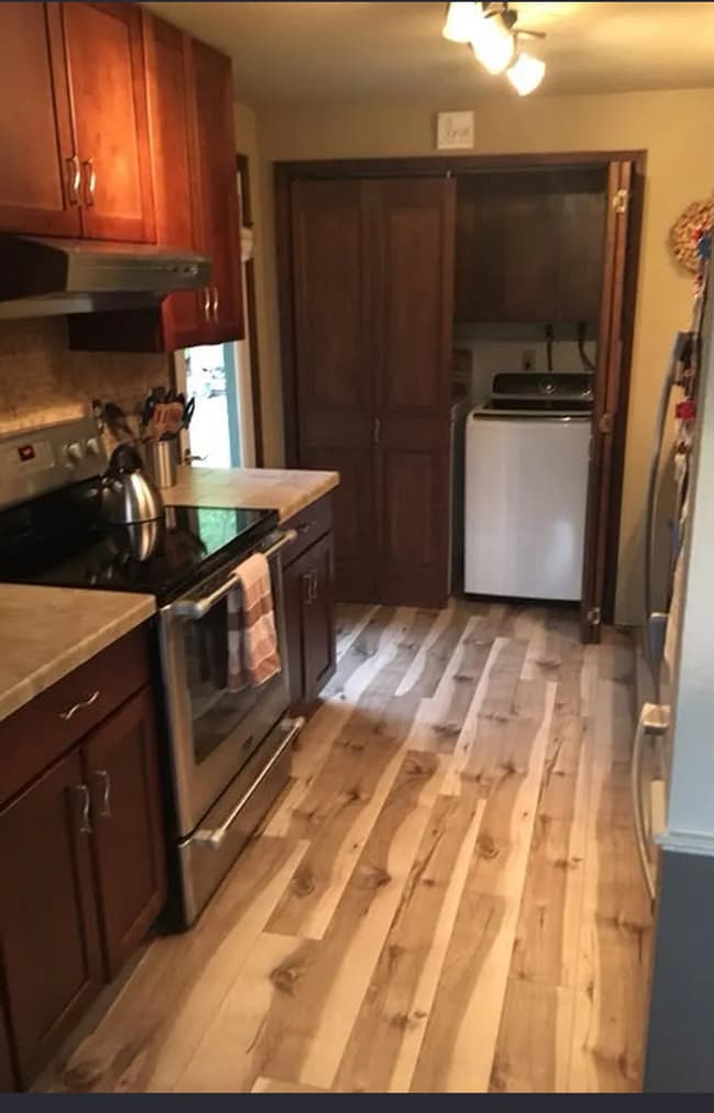 Building Photo - 3 Bed 1.5 Bath Home