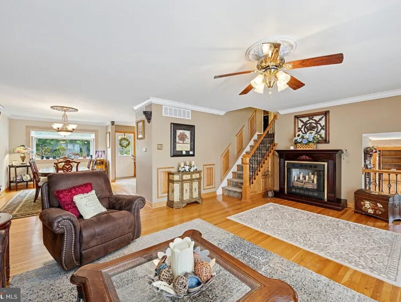 Building Photo - 9813 Ferndale St