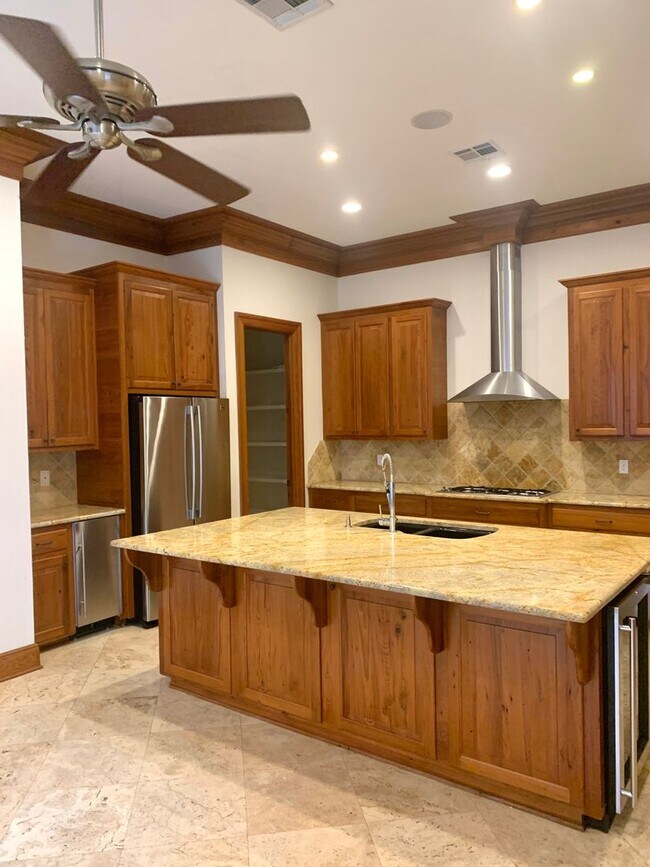 Building Photo - 2724 Bocage Lake Dr