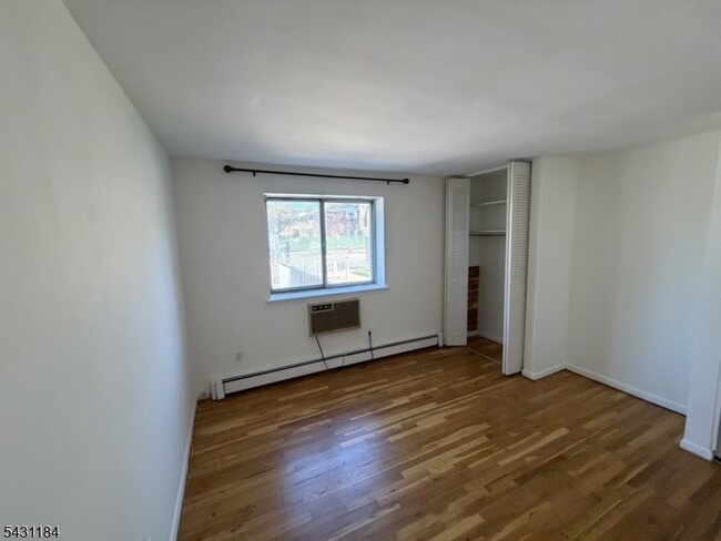 Building Photo - 199 N Beverwyck Rd