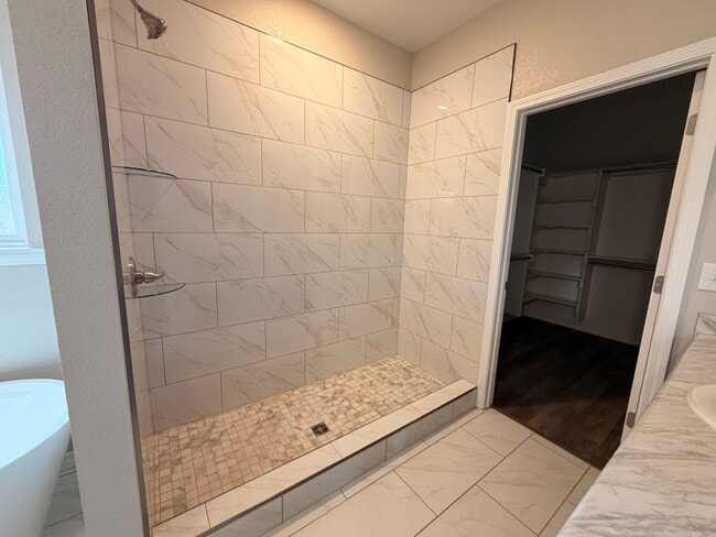 Building Photo - Welcome to your dream home in Russellville, AR!