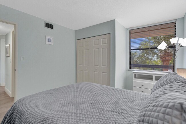 Building Photo - 955 Dotterel Rd