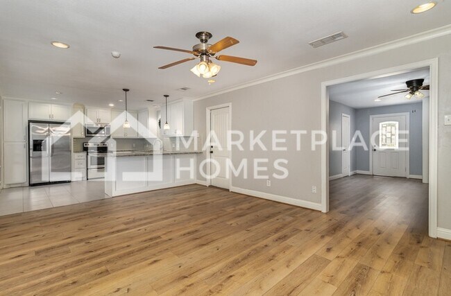 Building Photo - 2801 Fairbrook St