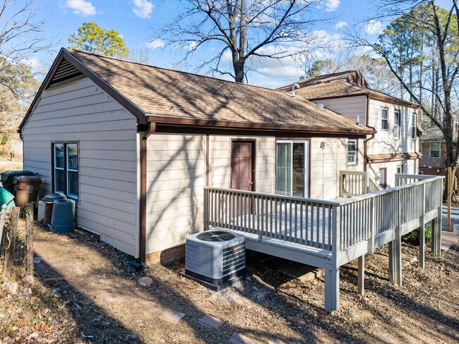 Building Photo - Gorgeous Updated 3BD Split-Level Ranch Hom...