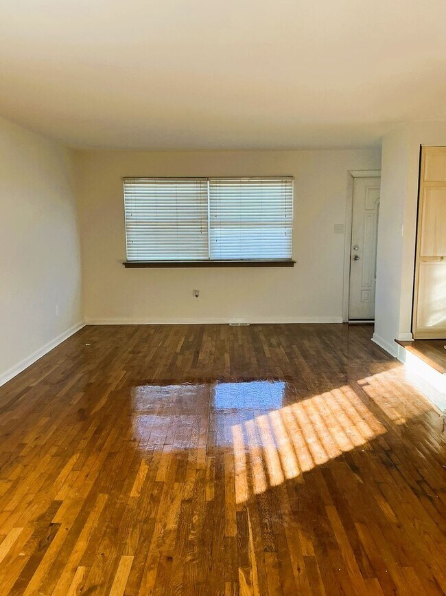 Building Photo - 604 Erford Rd