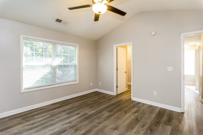 Building Photo - 253 Bainbridge Cir