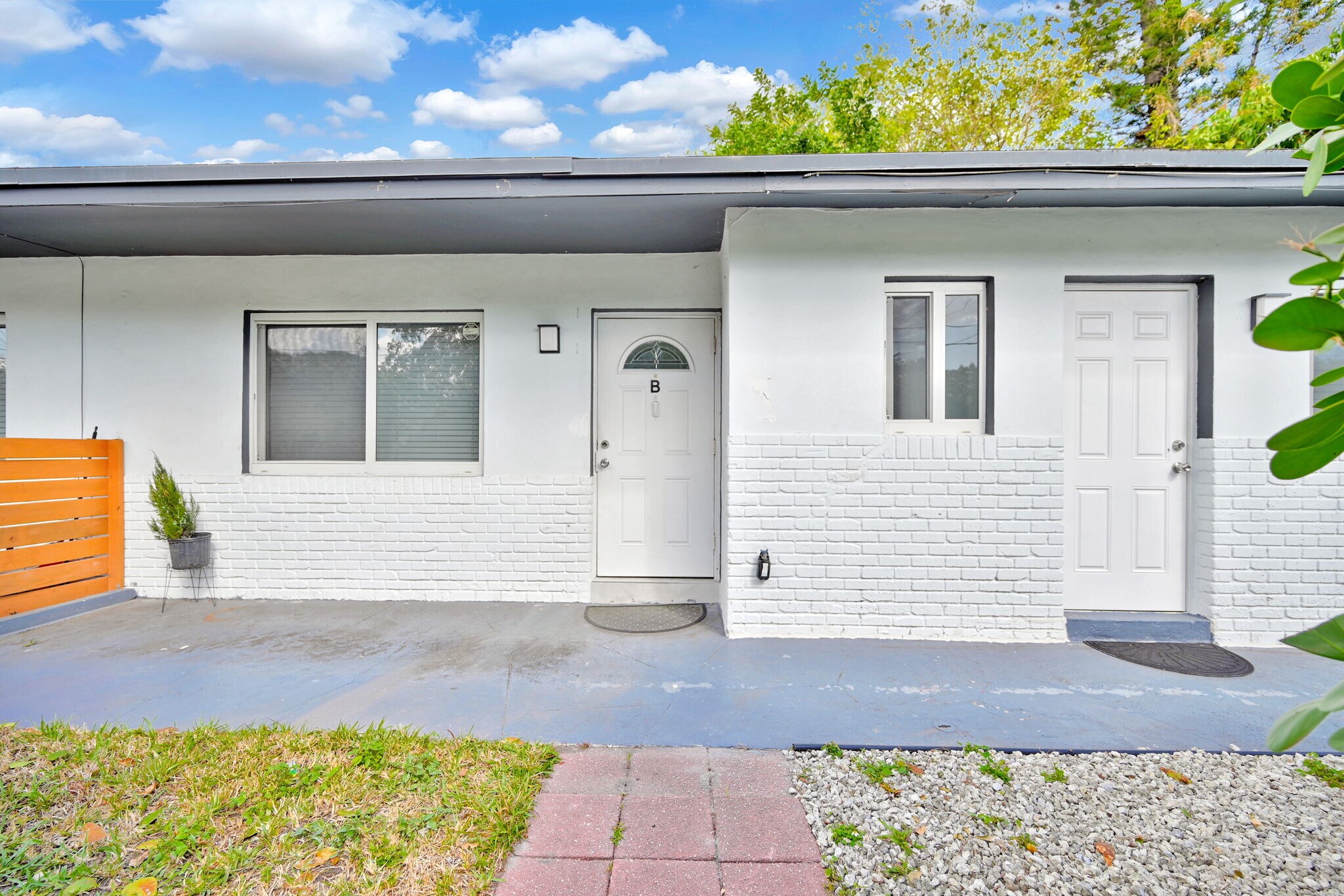 Building Photo - 1400 NW 2nd Ave