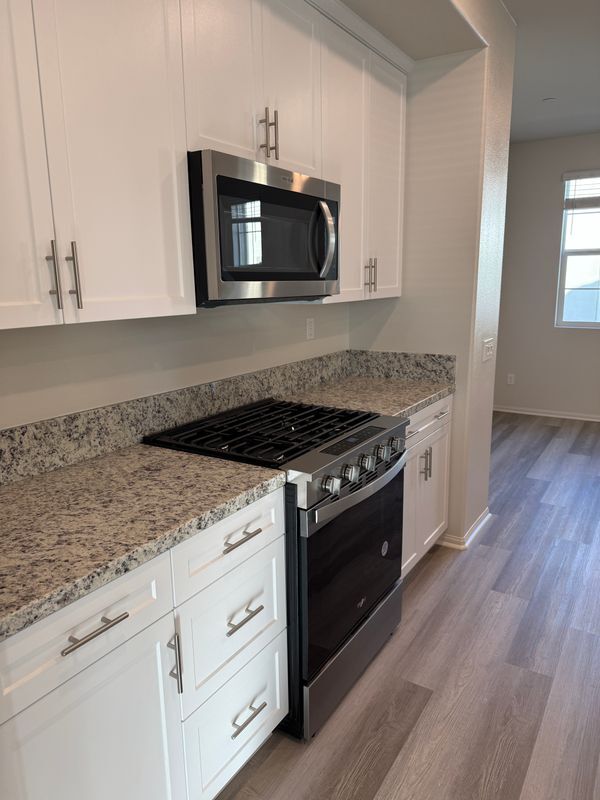 Building Photo - 40451 Melrose Dr
