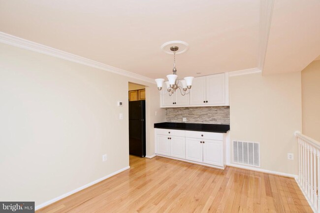 Building Photo - 6136 Summer Park Ln