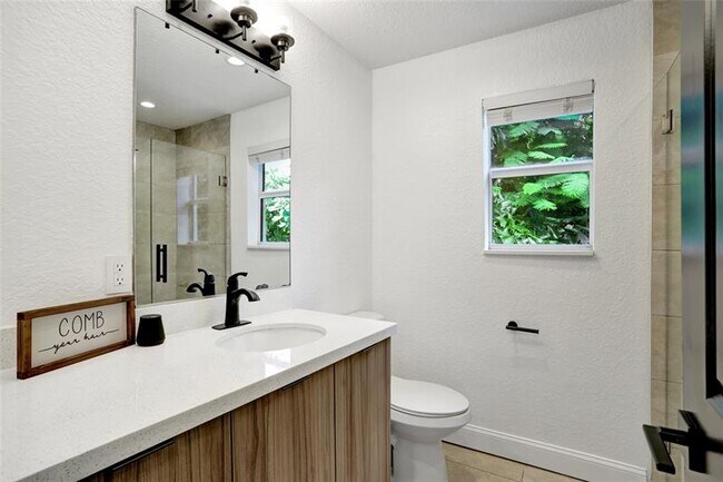 Building Photo - 3661 NE 11th Ave