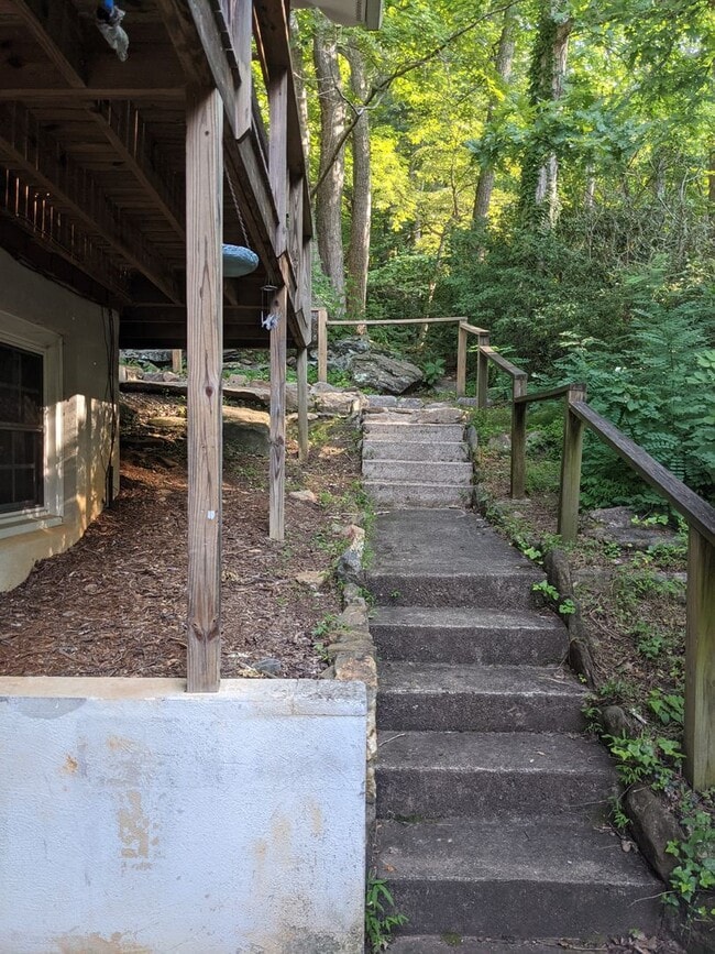 Building Photo - Montreat School Year Rental