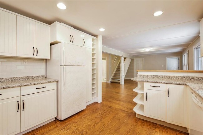 Building Photo - 7 Cowsill Ln