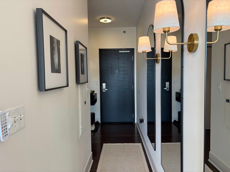 Foyer - 1500 N Halsted St