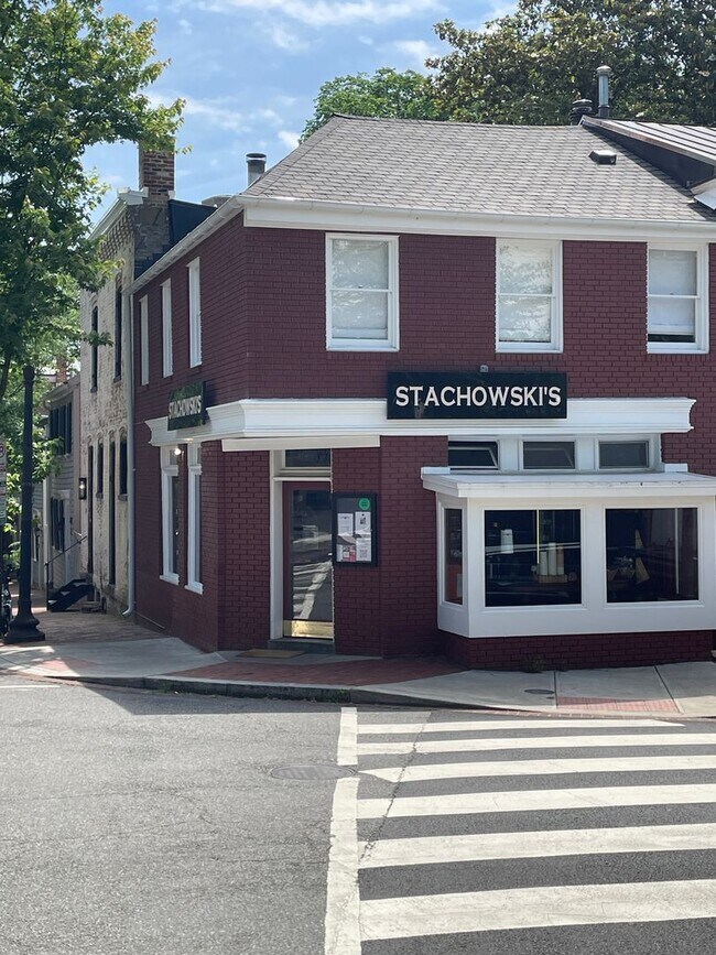 Building Photo - Georgetown Splendor with Garage Parking
