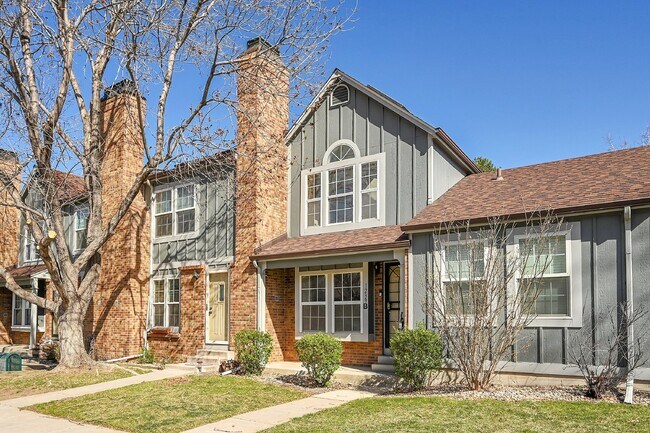 Building Photo - $2,195.00 - 2 Bed, 1.5 Bath, Townhome in L...