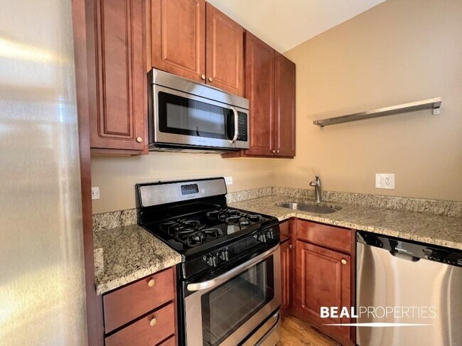 Building Photo - 1 bedroom in CHICAGO IL 60625