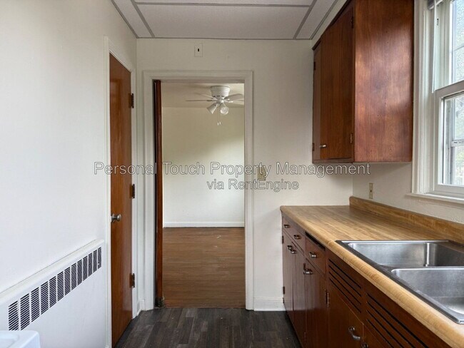 Building Photo - 517 12th Ave N