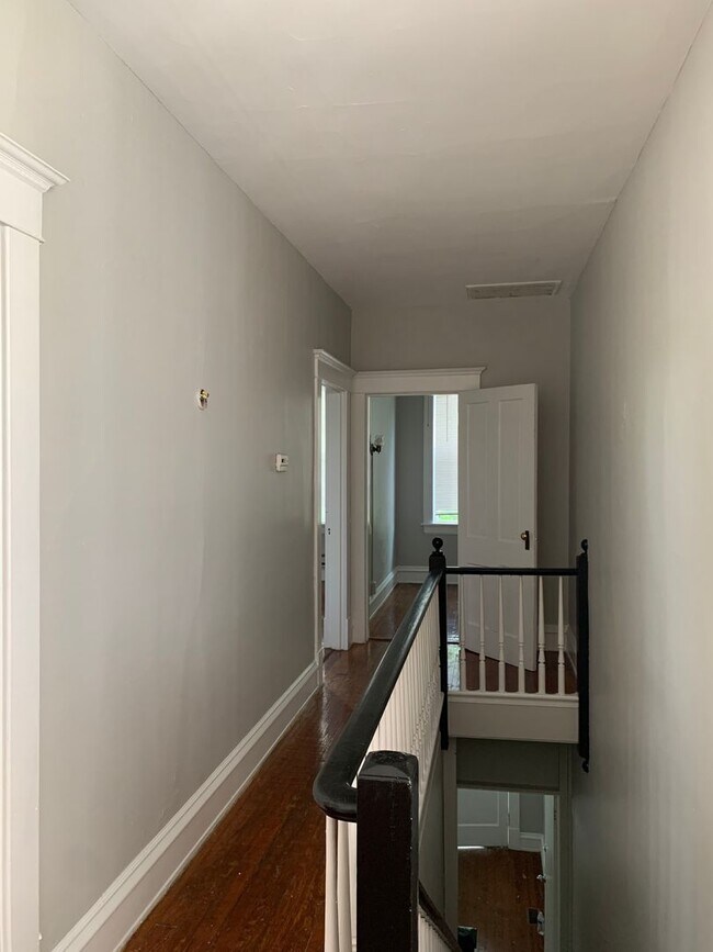 Building Photo - Updated apartment in the Fan!