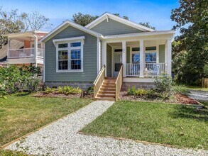 Building Photo - Historic Downtown Fernandina Home! Close t...