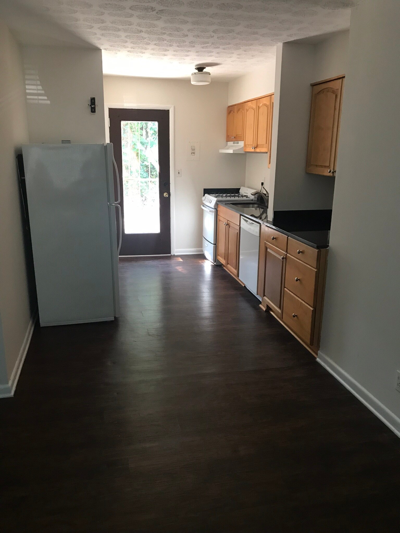 Building Photo - 860 Monroe Dr NE