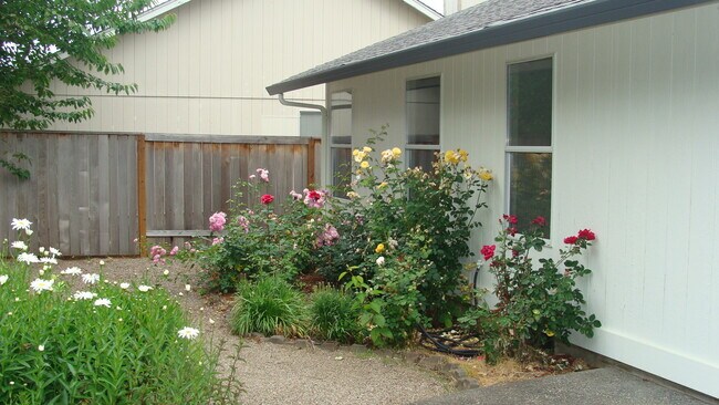 Building Photo - Charming Hazel Dell Ranch Home