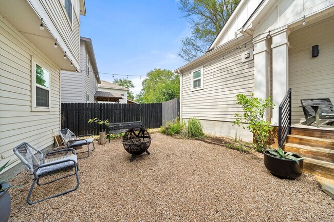 Building Photo - 1307 Fort Branch Blvd