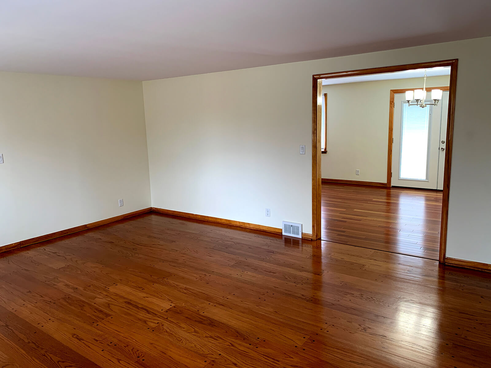 Living Room - 116 N Union Rd
