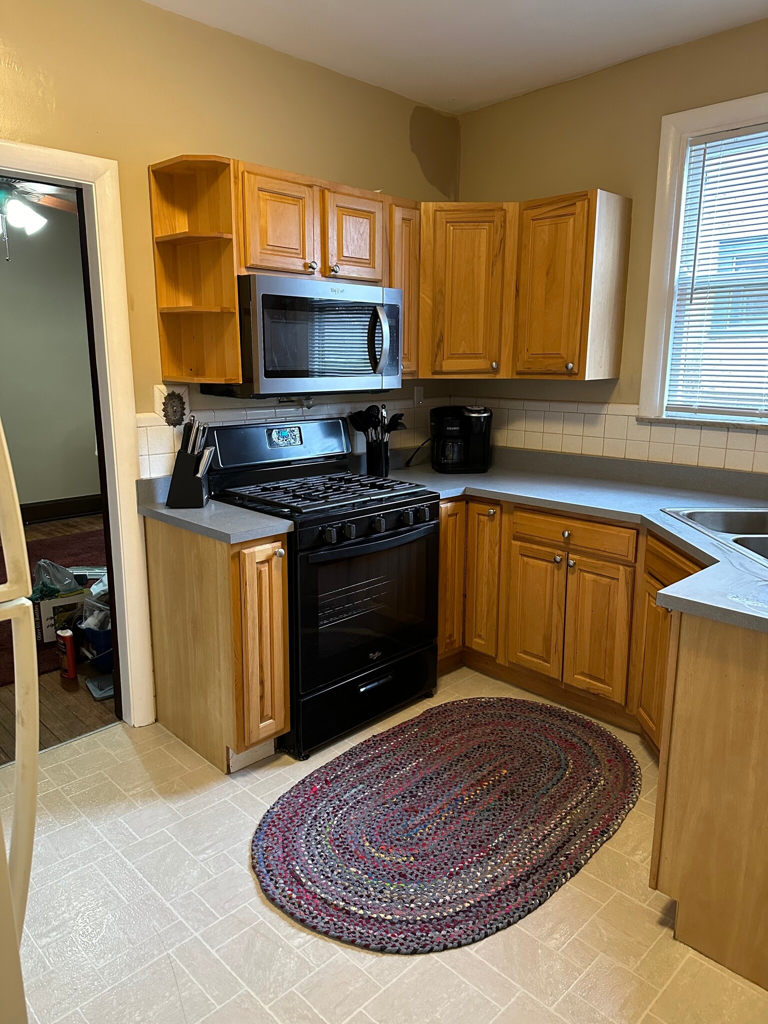 Gas stove - 2533 Valley View Ct