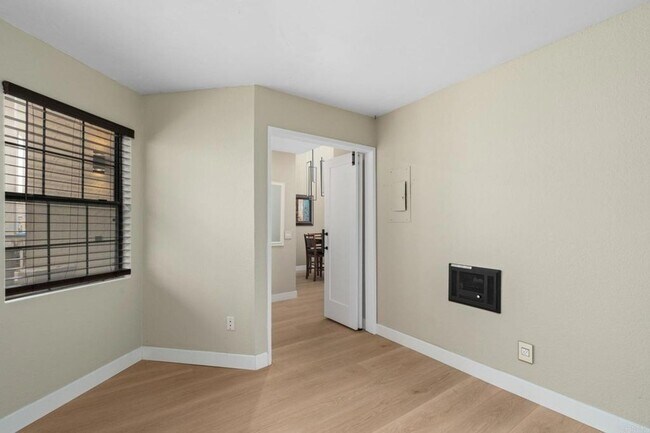 Building Photo - 270 Dahlia Ave