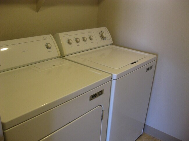 Building Photo - R2100