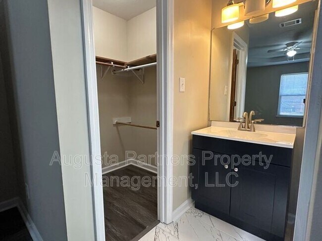 Building Photo - 3520 Stafford Dr