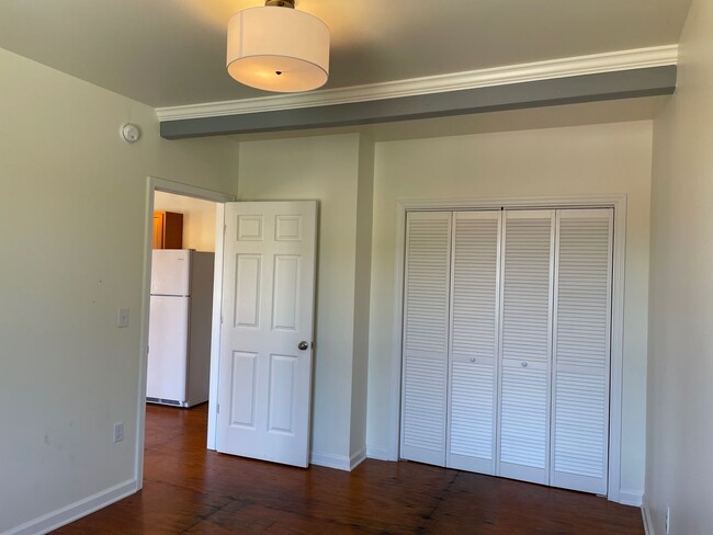 Building Photo - 1416