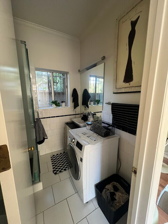 Building Photo - 532 S Irving Blvd