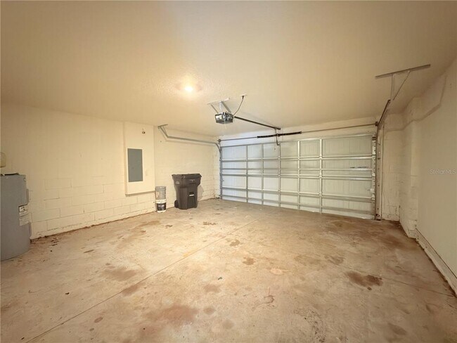 Building Photo - 733 James Ct