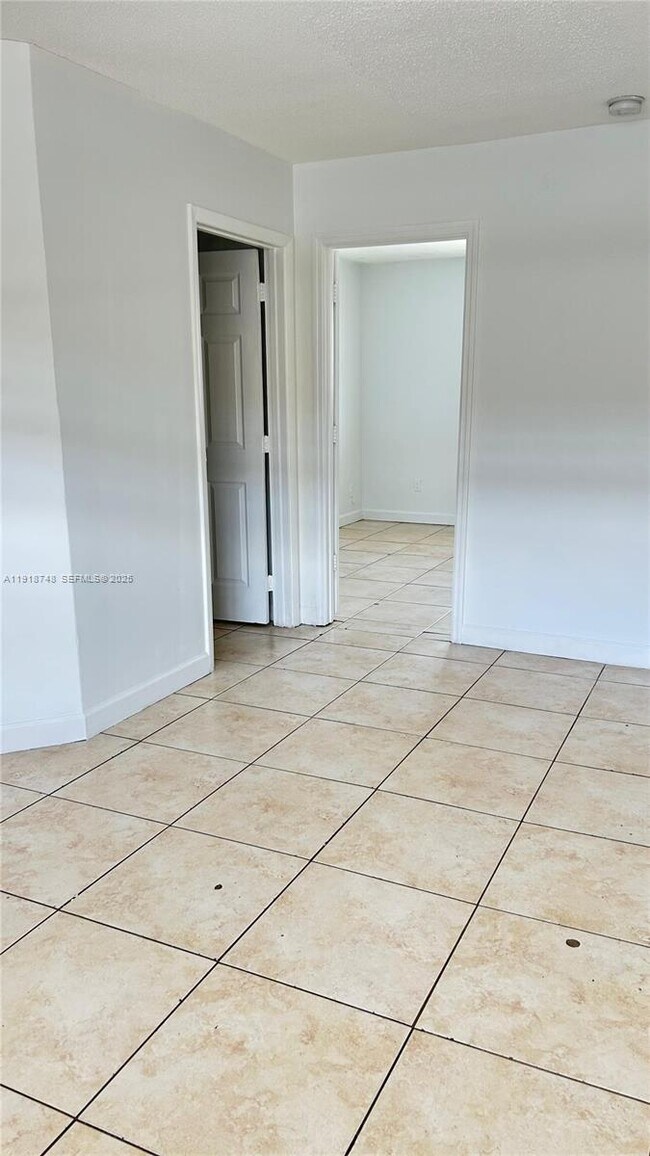 Building Photo - 2121 NE 168th St