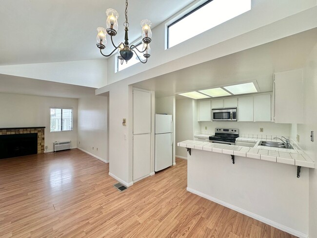 Building Photo - Beautiful 2 bedroom Condo off Adams Ave wi...