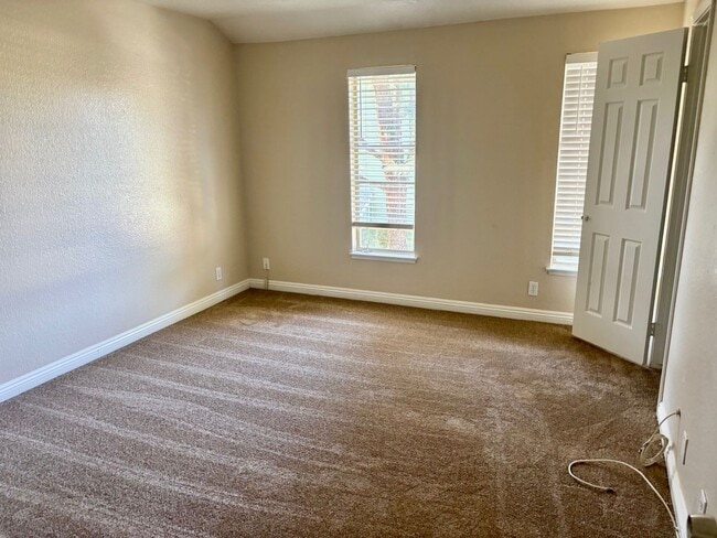 Building Photo - 5640 Riverside Dr