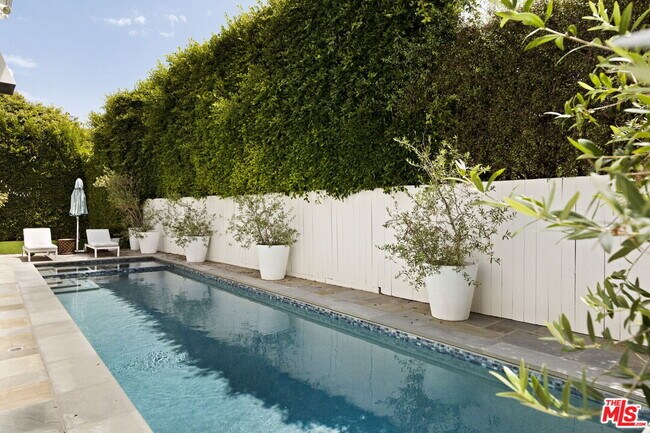Building Photo - 524 Ocampo Dr