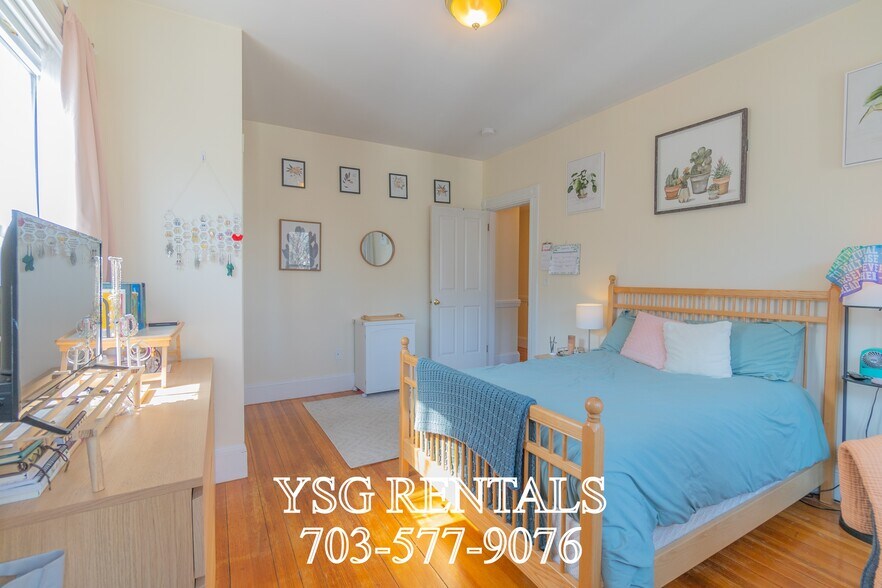 Building Photo - 102 Cypress St