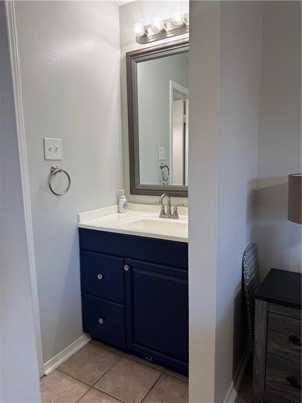 Building Photo - 2425 Oxford Pl