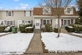 Building Photo - 67 Brentwood Dr