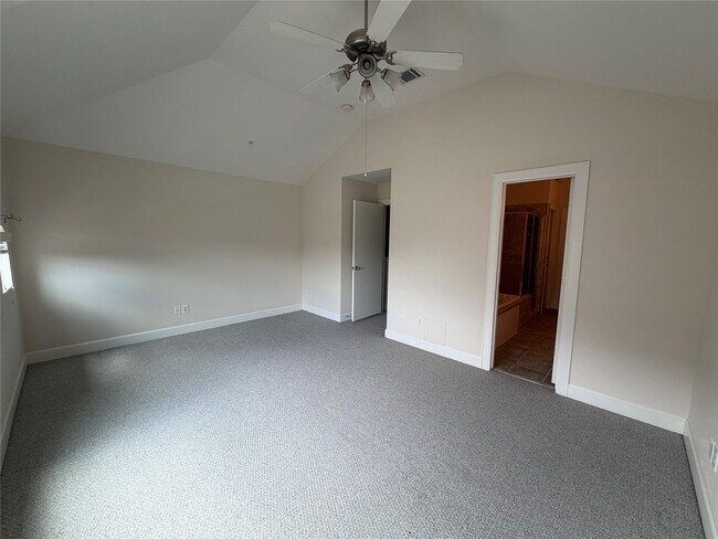 Building Photo - 8715 Meadowcroft Dr