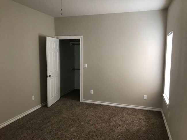 Building Photo - 1 bedroom 1 bath in the Medical District!