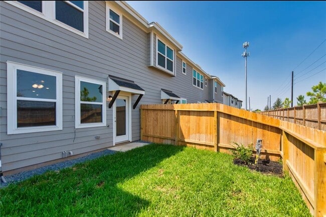 Building Photo - 27930 Western Crk Ct