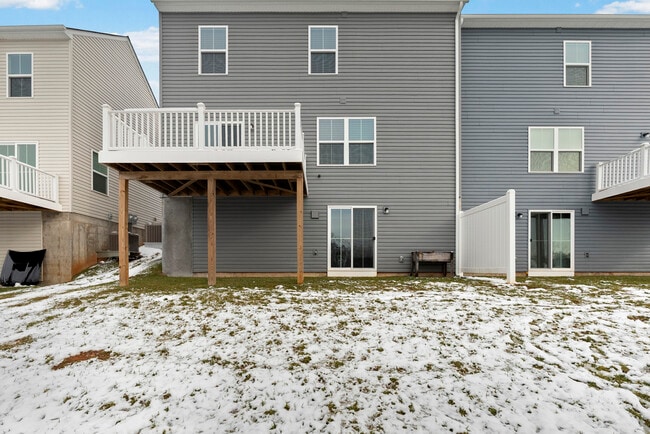 Building Photo - 161 Robinia Rd