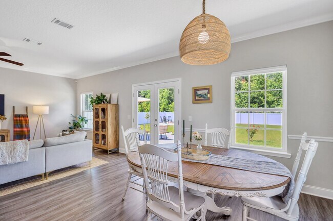 Building Photo - 725 Waterlily Ct