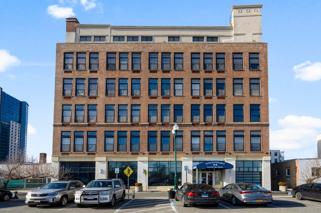 Building Photo - 25 Leroy Pl