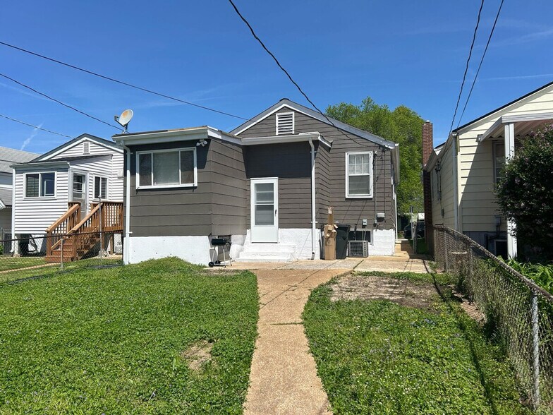 Building Photo - 6025 Fyler Ave