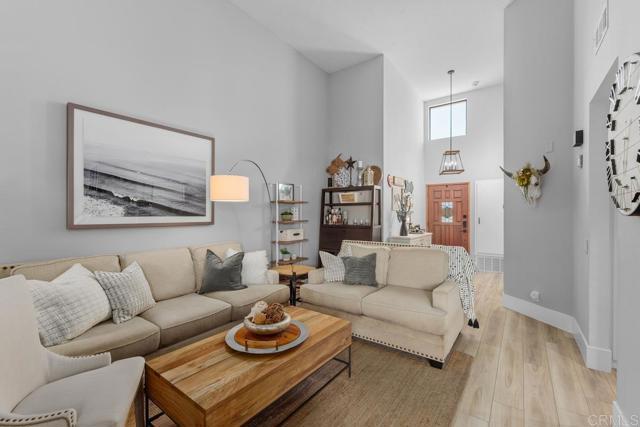 Building Photo - 528 Via De La Valle