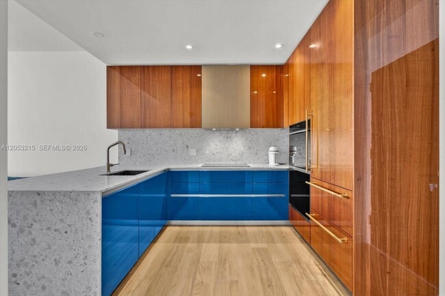 Building Photo - 2678 Tigertail Ave